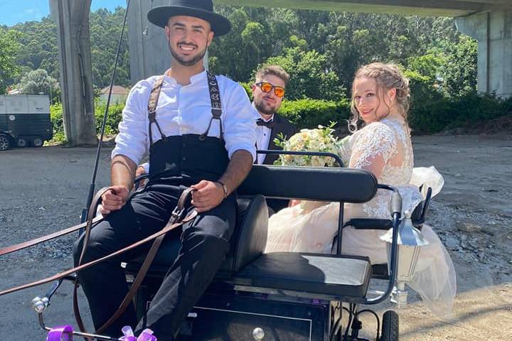 O amor chega de charrete!