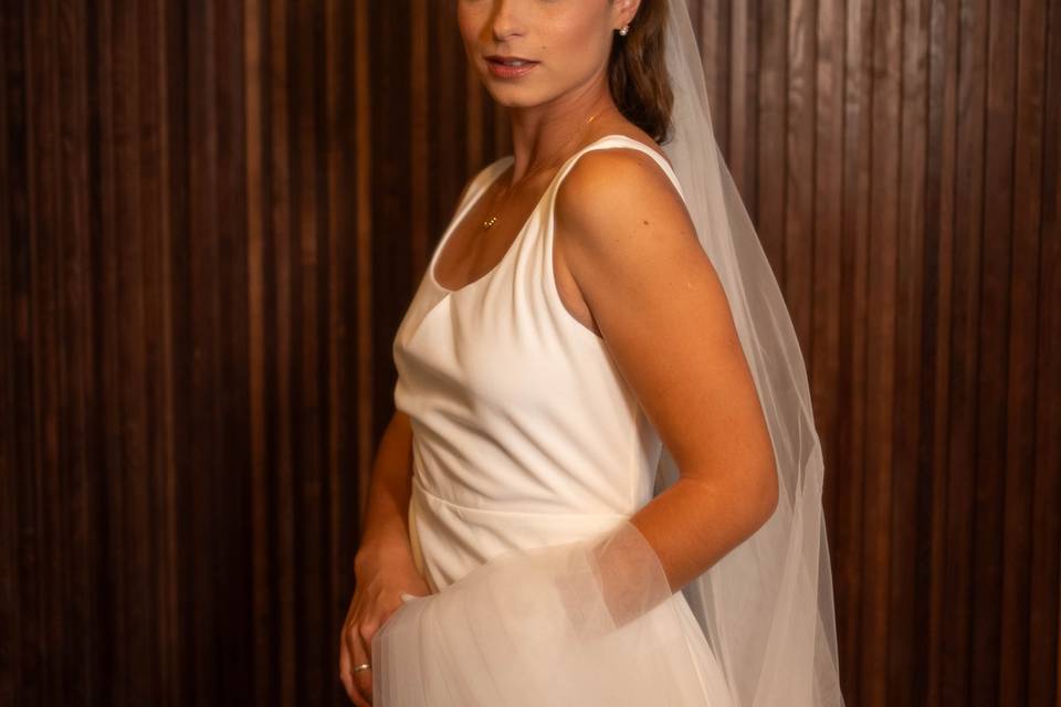 Noiva maquilhada e penteada