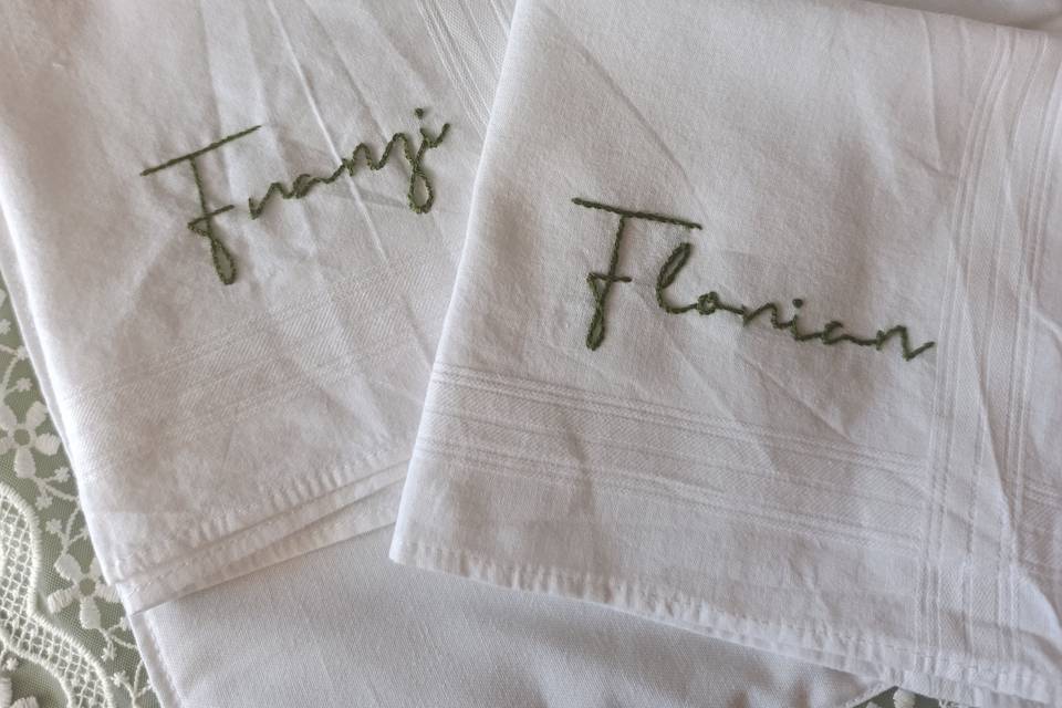 Lenços com nomes de noivos