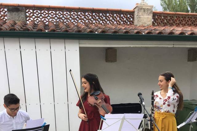 Piano, violino, clarinete