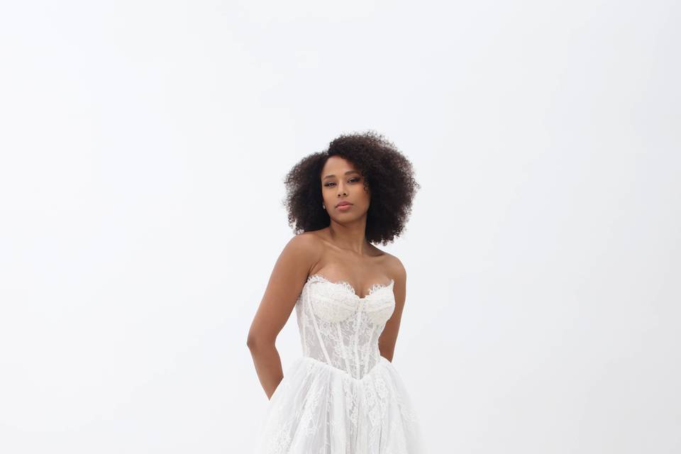 AURÉLIE.