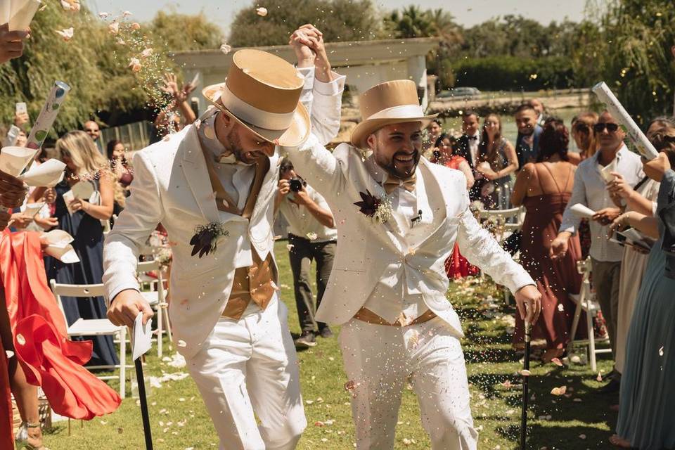 Arena do Tempo - Celebrants in Portugal