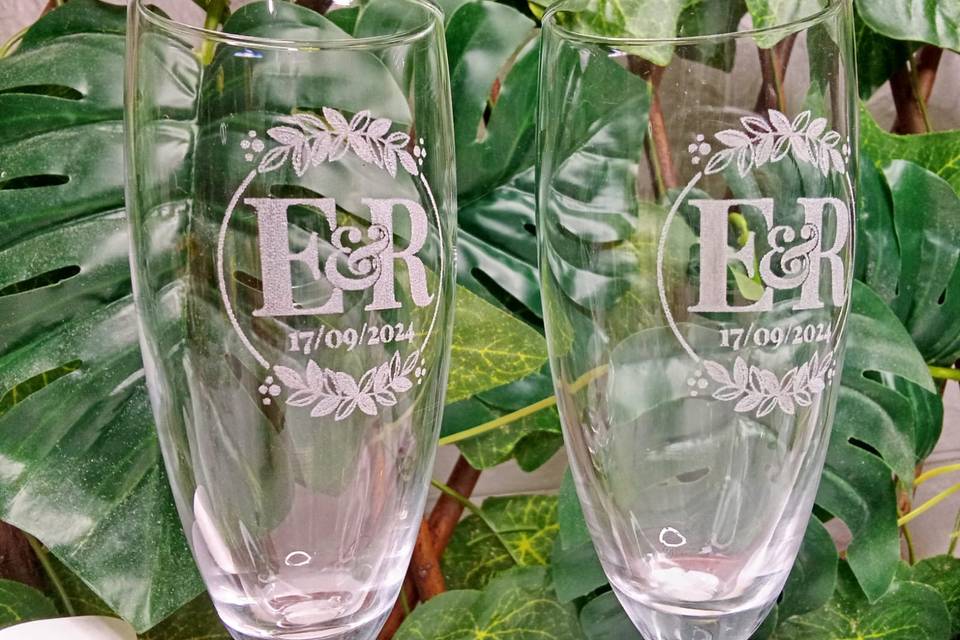 Taças dos noivos personalizadas