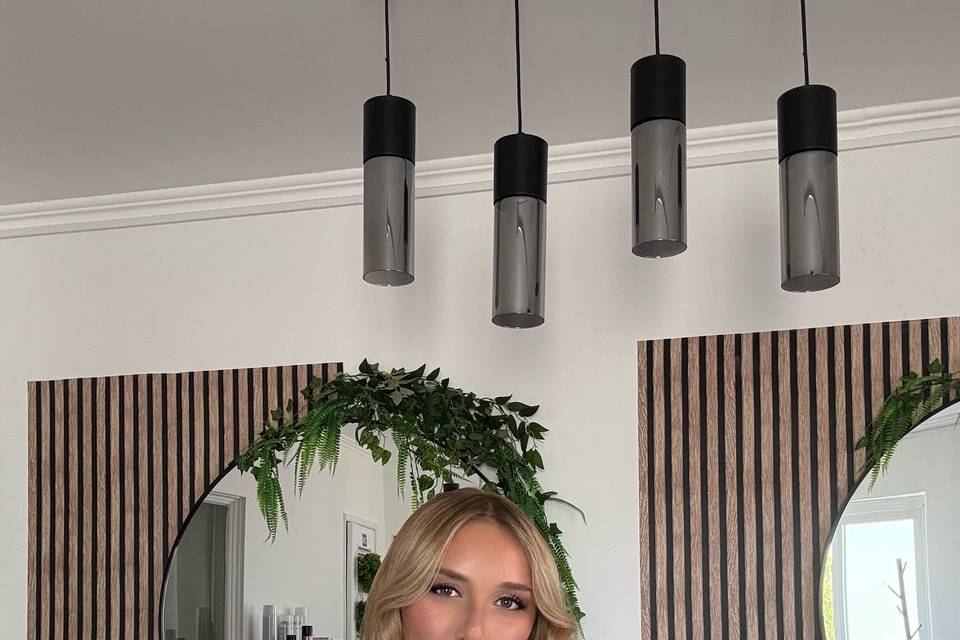 Penteado e maquiagem