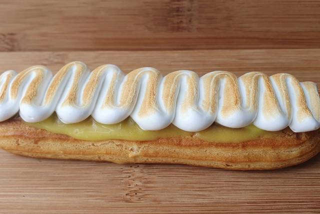Éclair de Limão com merengue