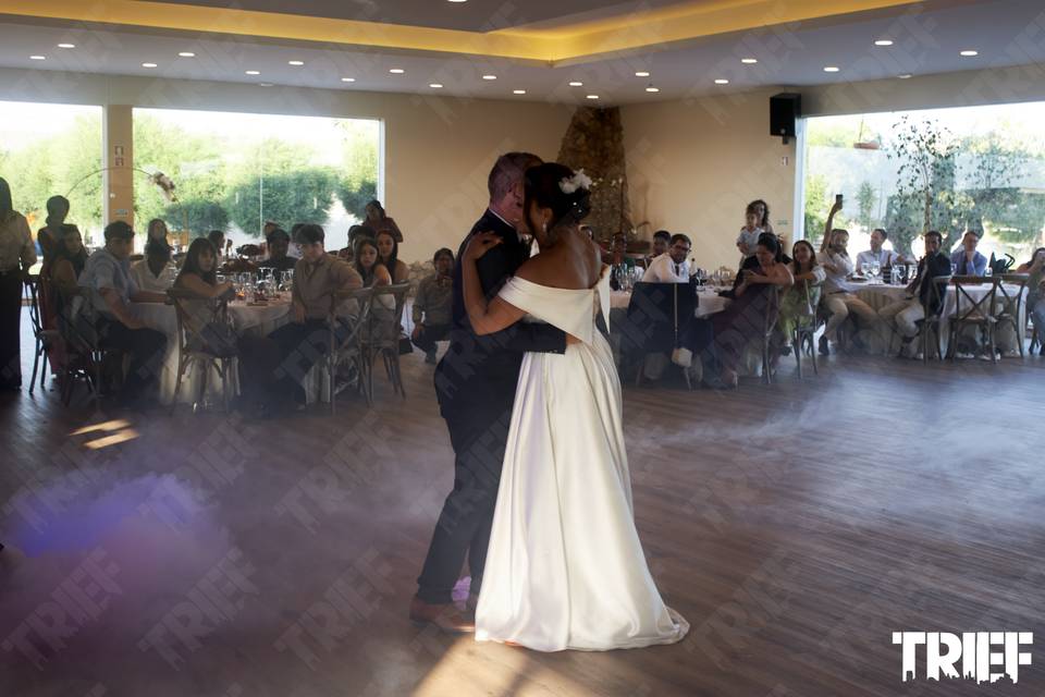 A dança dos noivos