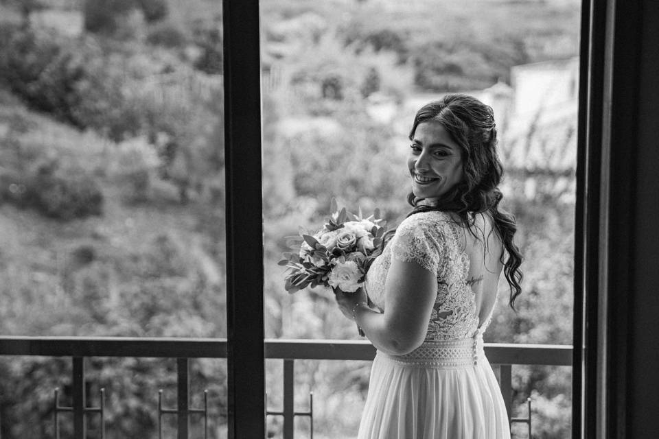 Noiva feliz, amor a florir
