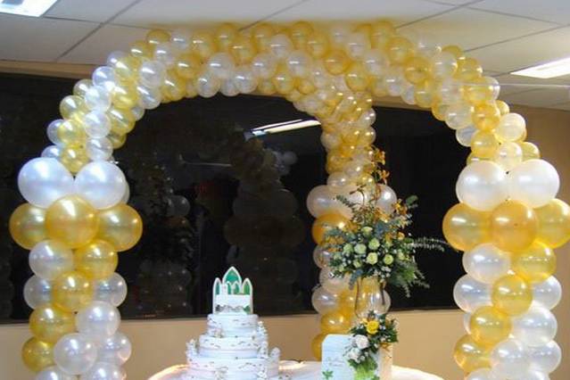 Balões para o bolo de casamento
