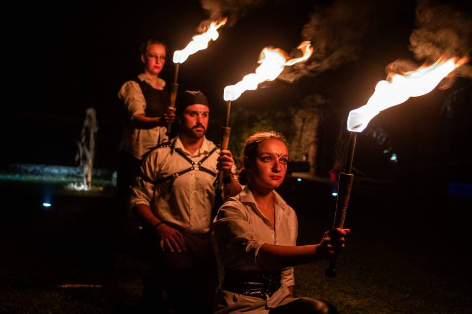 Corte do bolo- espetáculo fogo