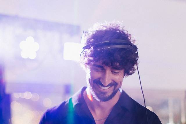 DJ
