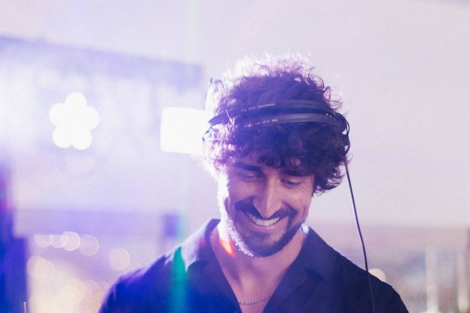 DJ