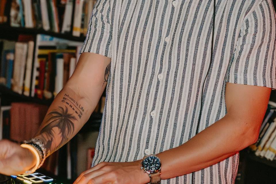 Dj