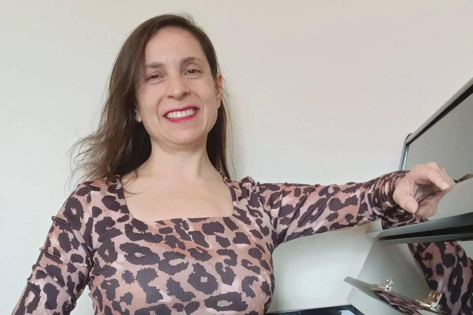 Cantar é o que a faz feliz