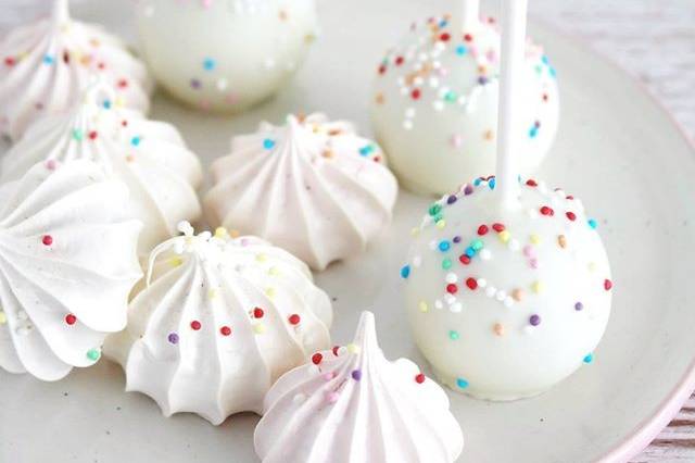 Cake pops e suspiros