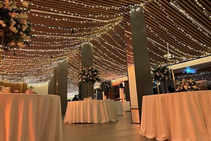 Elegância sob luzes!