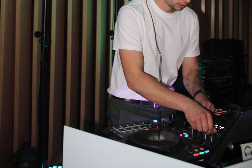 DJ JÚNIOR