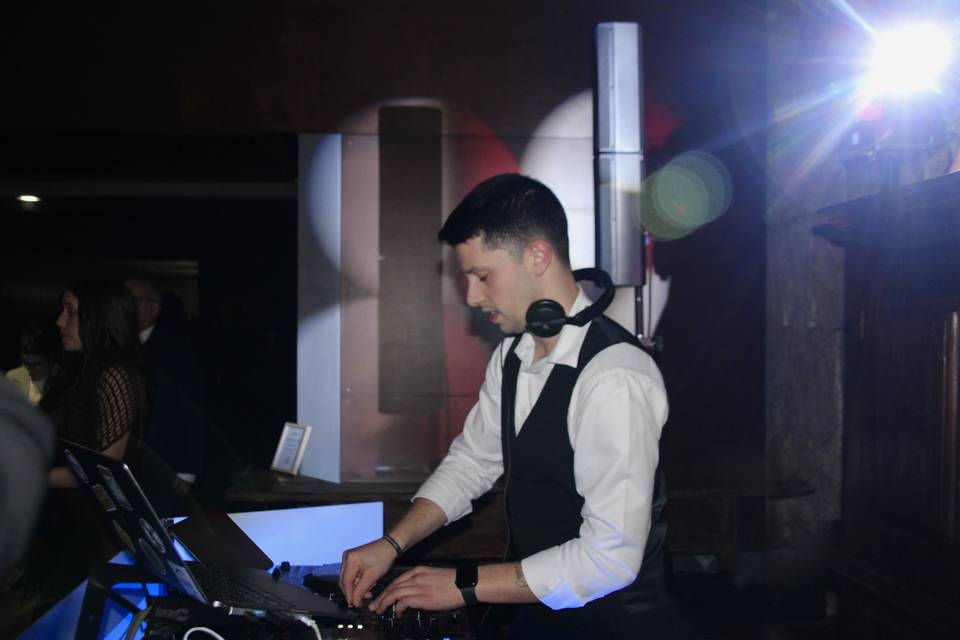 DJ JÚNIOR