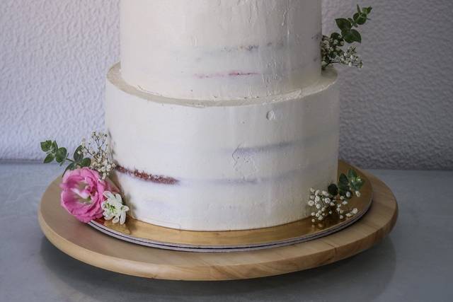 Semi-naked cake