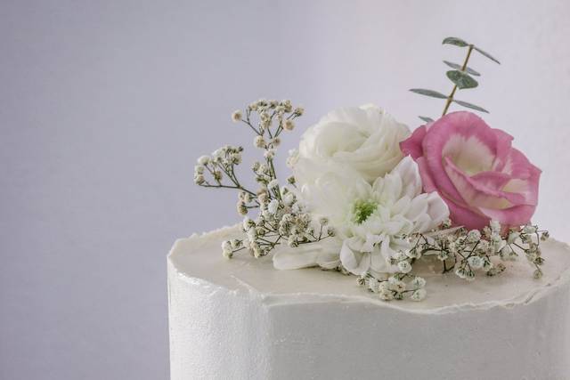 Semi-naked cake