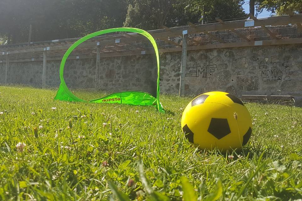 Futebol com bola de esponja