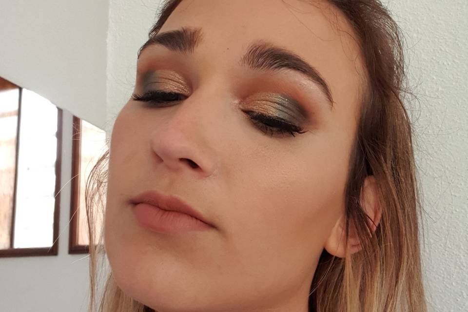 Cut crease