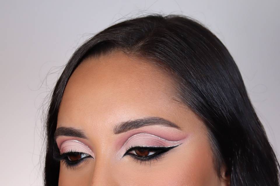 Full cut crease