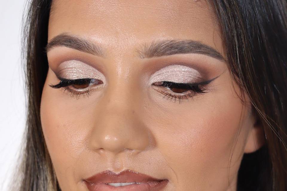 Cut crease