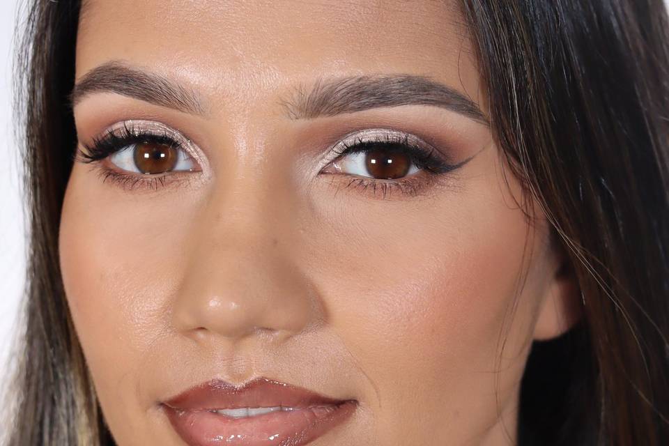 Cut crease