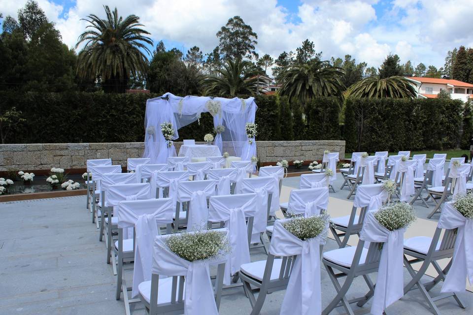 Wedding in sunset house