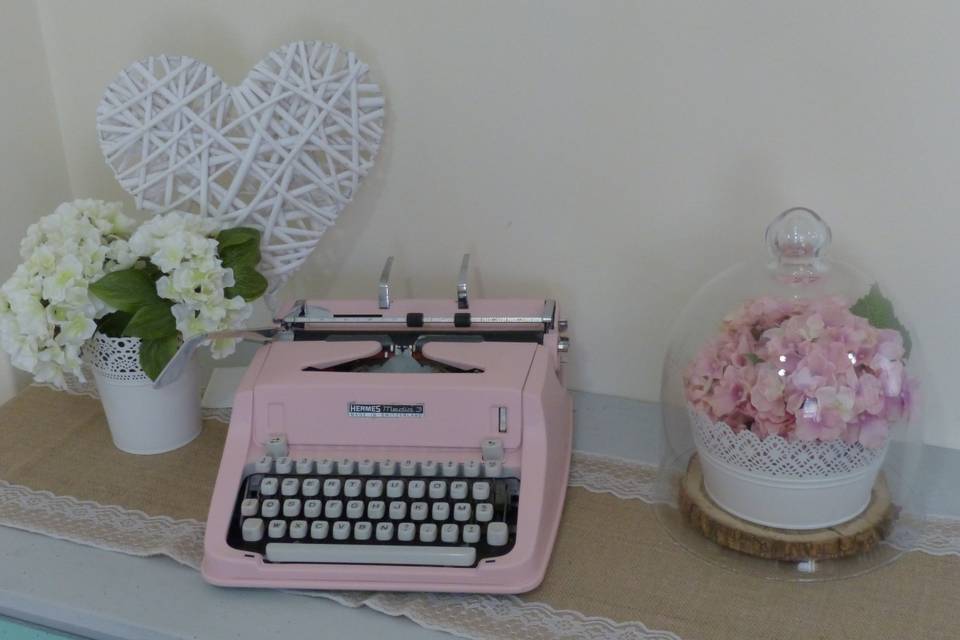 Máquina escrever vintage rosa