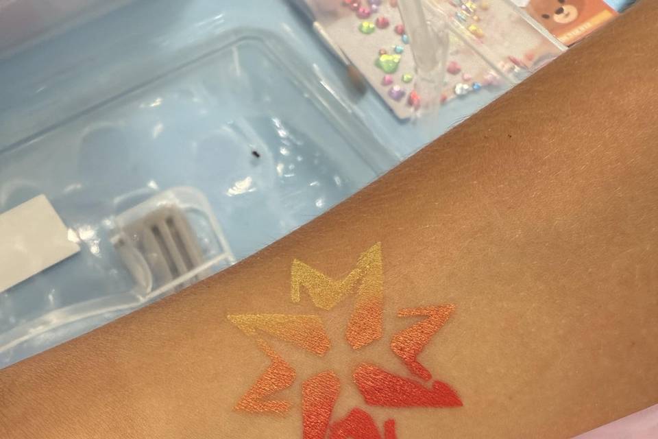 Tatuagens e pinturas faciais
