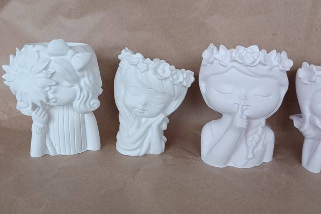 Meninas em pó cerâmico