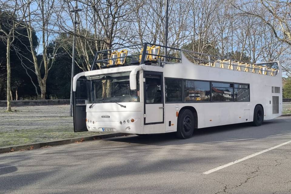 Autocarro descapotável