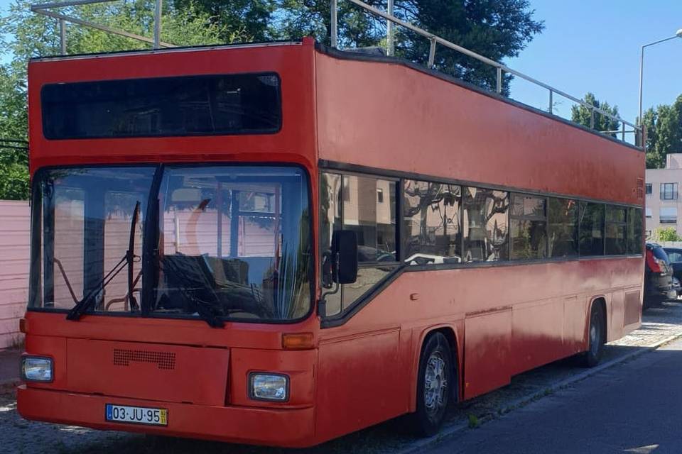 Autocarro descapotável