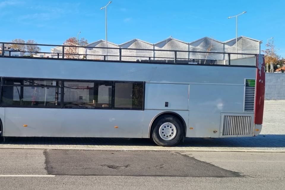 Autocarro descapotável