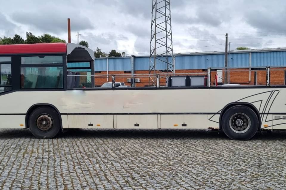 Autocarro descapotável