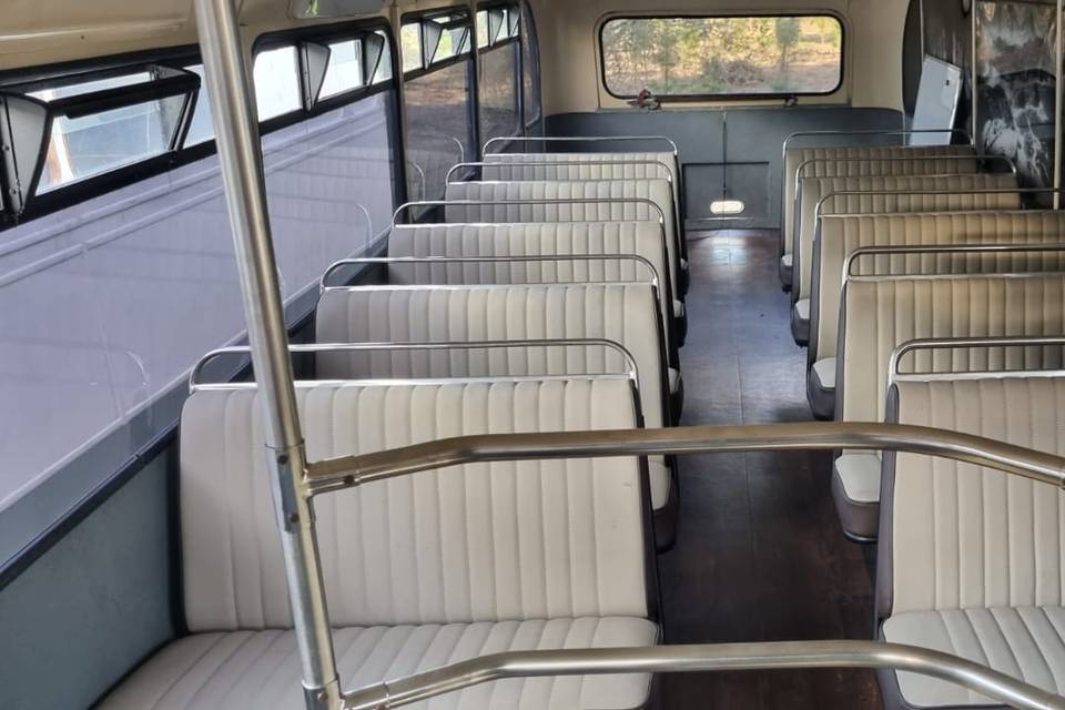 Interior autocarro Londrino