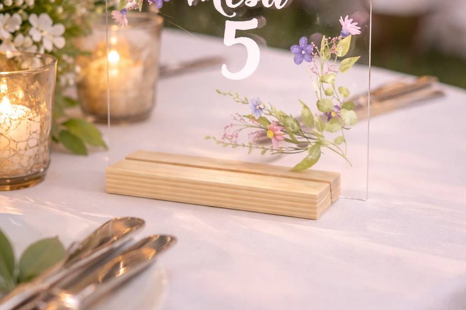 Placa em acrílico para mesa.