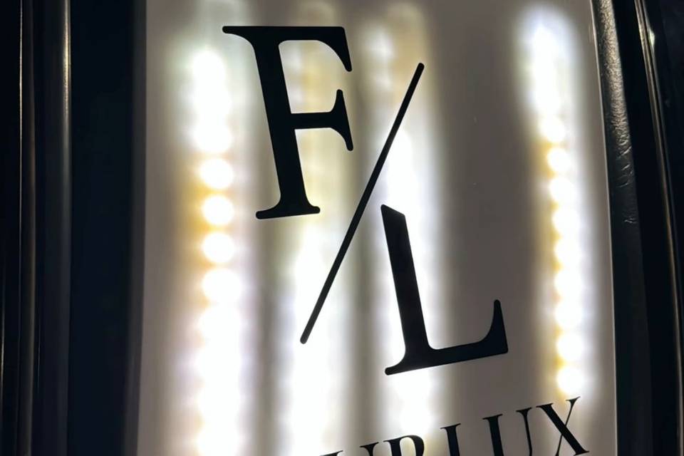 Logótipo nos leds exteriores