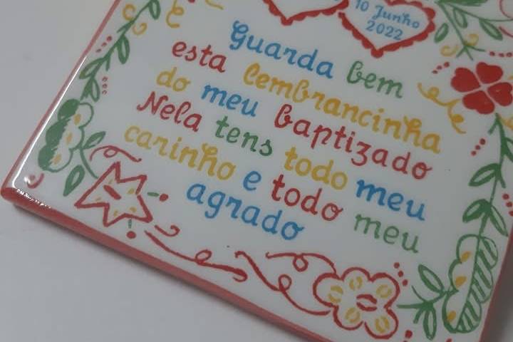 Azulejo com tema lenços namora