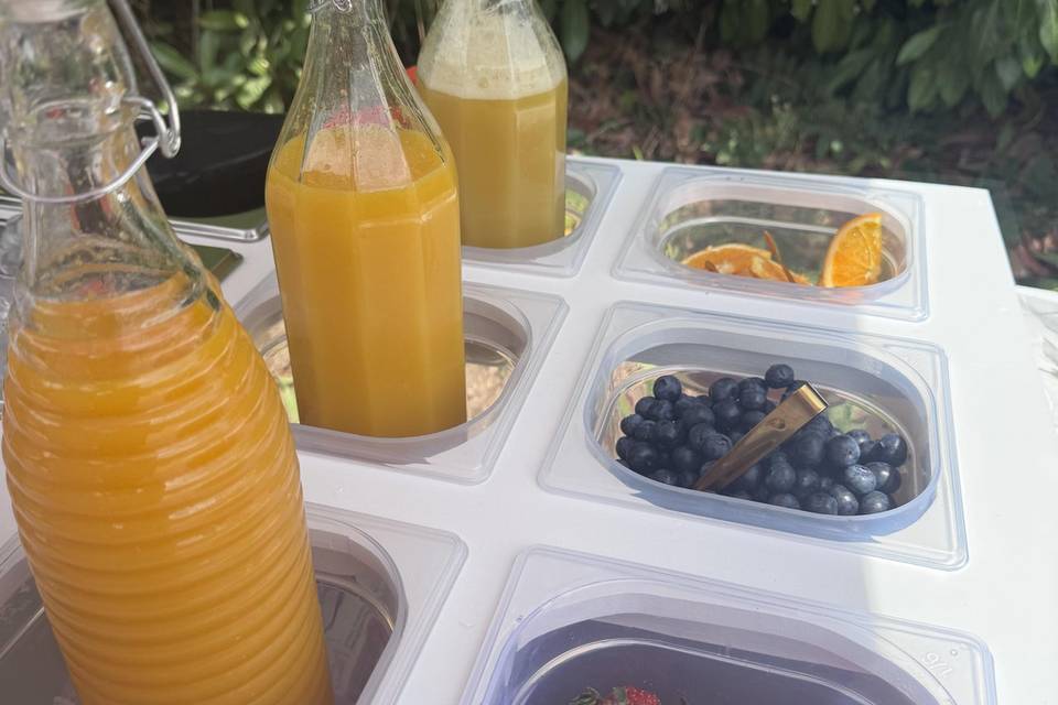 Sumos e frutas frescas