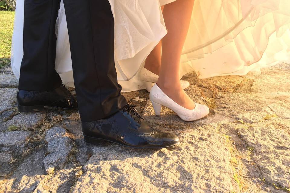 Sapatos de noiva e noivo
