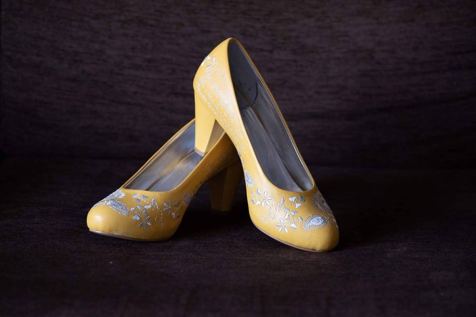Sapatos de noiva amarelos