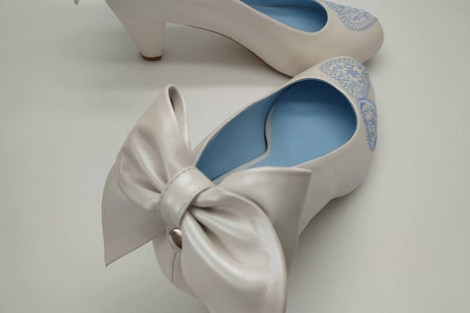 Sapatos de noiva com laço