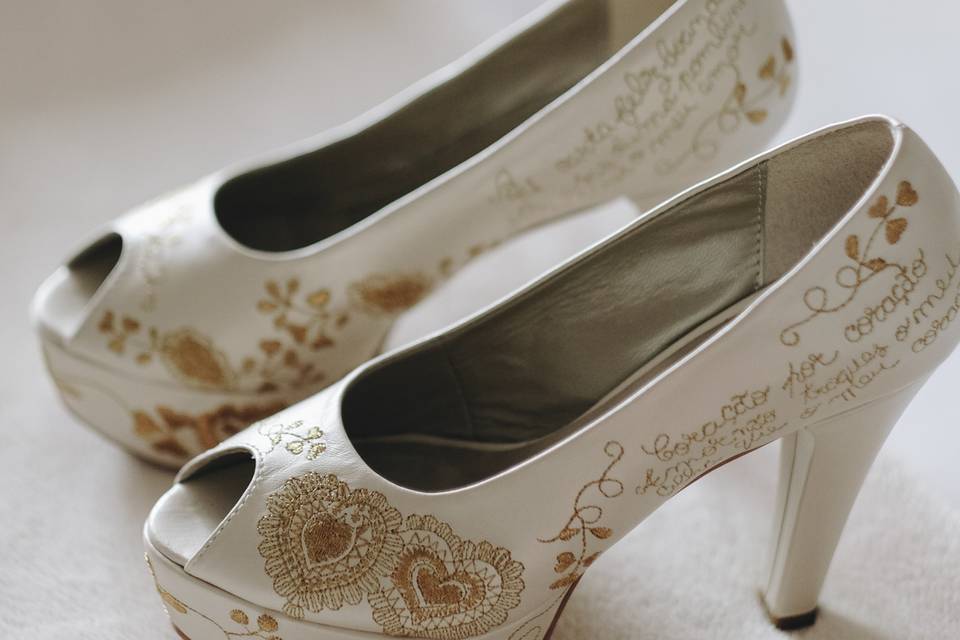 Sapatos de noiva bordados