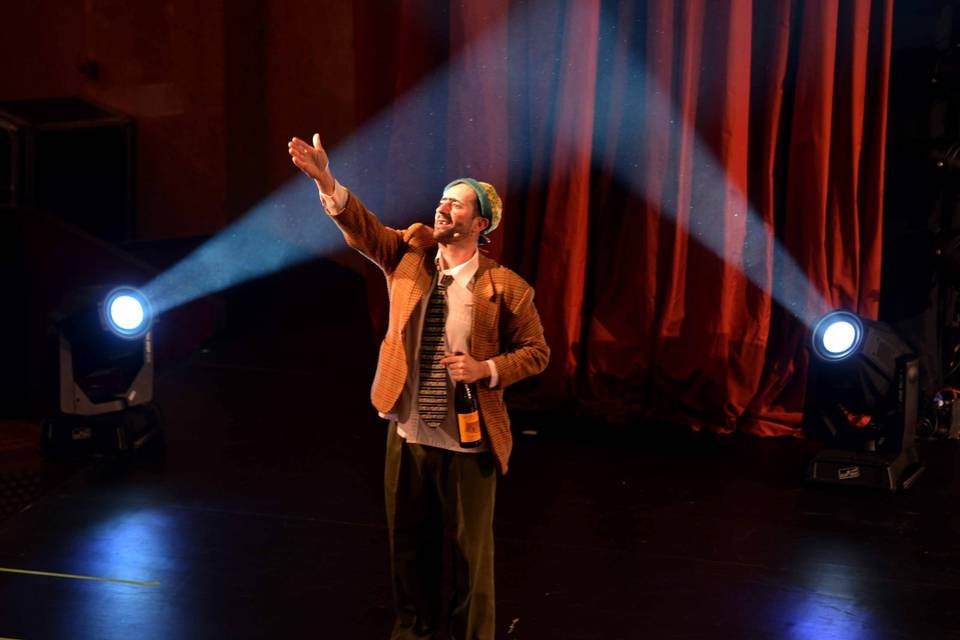 Comediante, Mimo, cospe fogo,