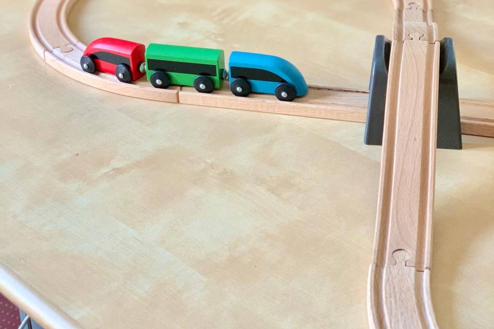 Pista de comboio de madeira