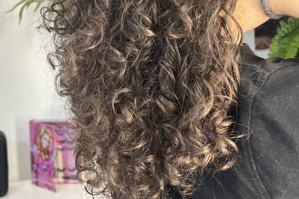 Corte e finalização cachos