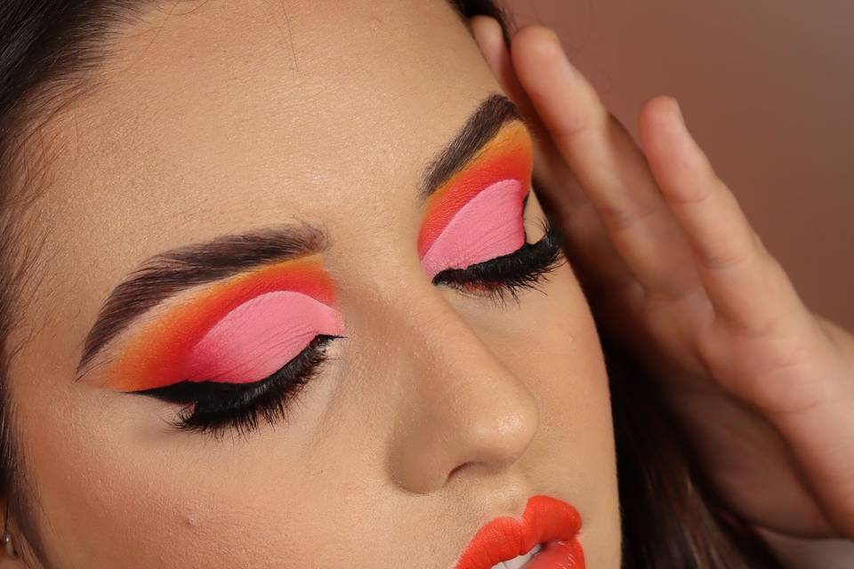 Cut crease