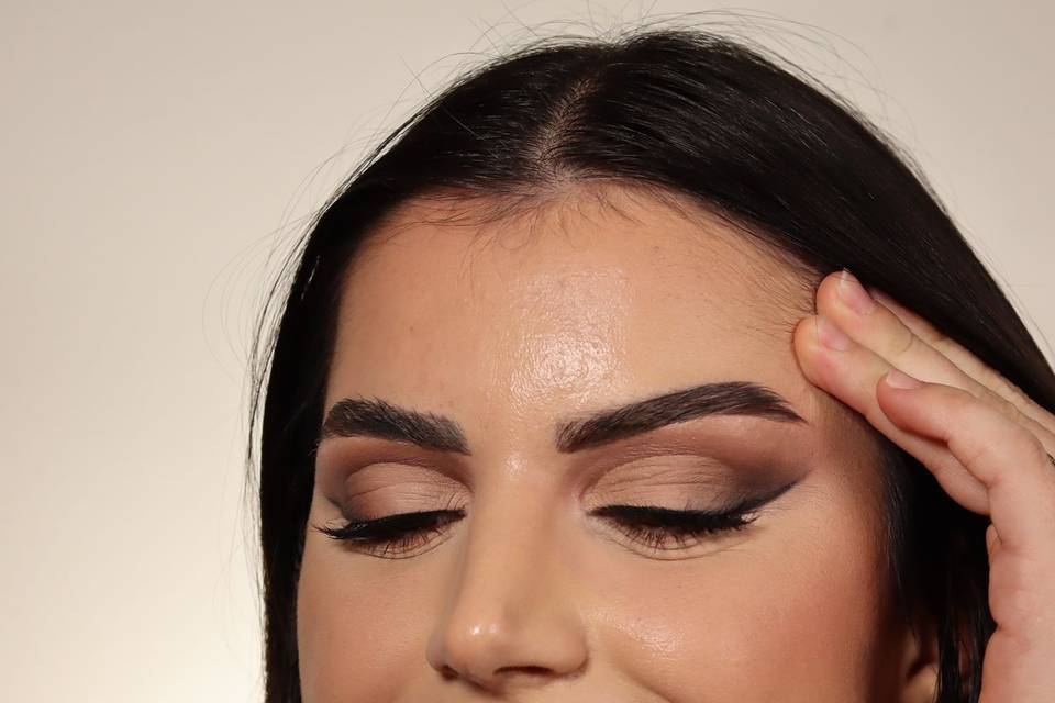 Cut crease